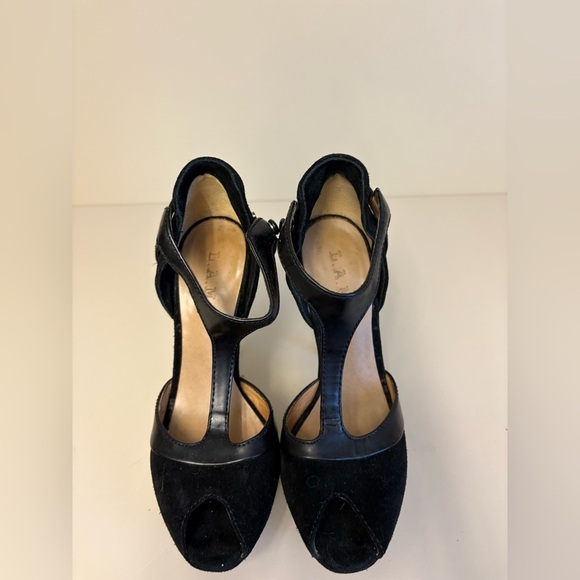 L.A.M.B. SAMMI Black Platform Sandals T-Strap Design 6" Stiletto Heels size 5.5 - Picture 4 of 8